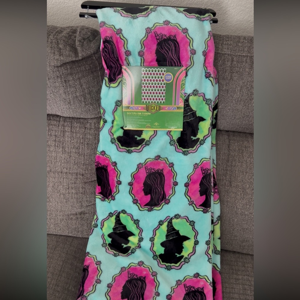 New! Wicked Soft Plush Throw Blanket 50 x 70